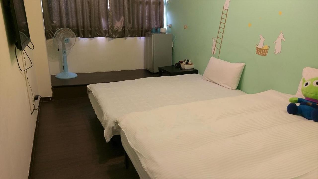 Happines Trip Inn Đài Trung Ngoại thất bức ảnh